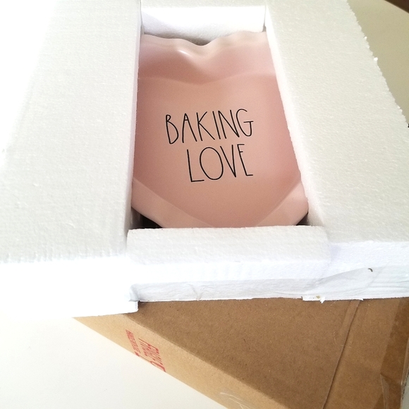 MAGENTA x Rae Dunn Pink Heart Ceramic Pie Pan Plate - Picture 6 of 6